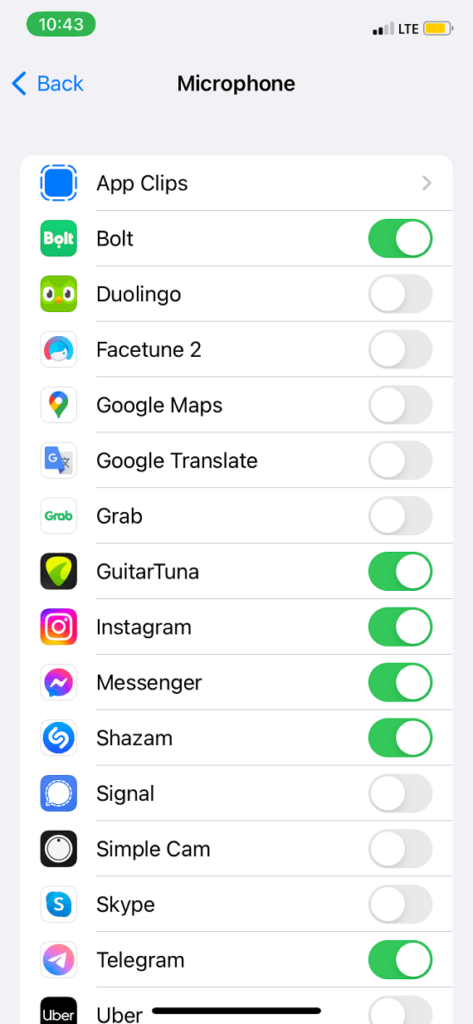 どの iPhone アプリがマイクを聞いているかを確認する方法