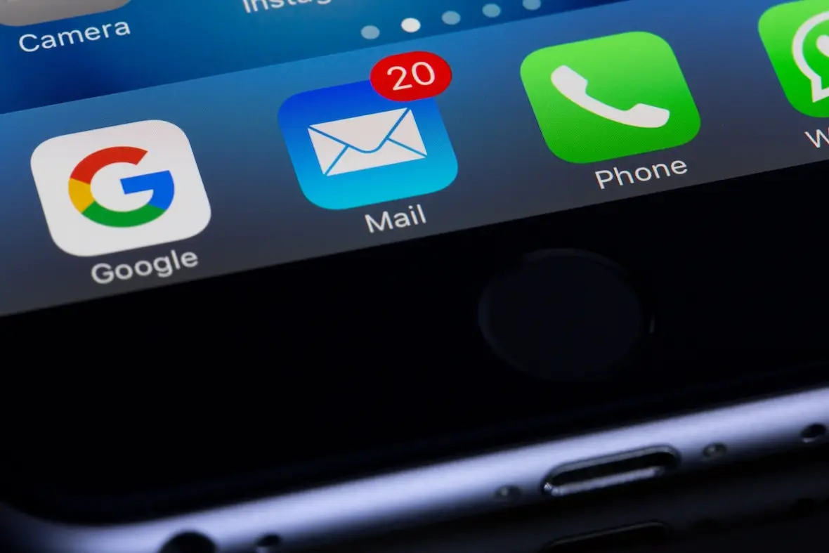 An image showing the Apple Mail app icon.