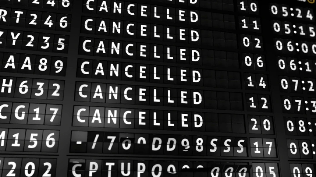 An image of cancelled flights on an airport announcement board.