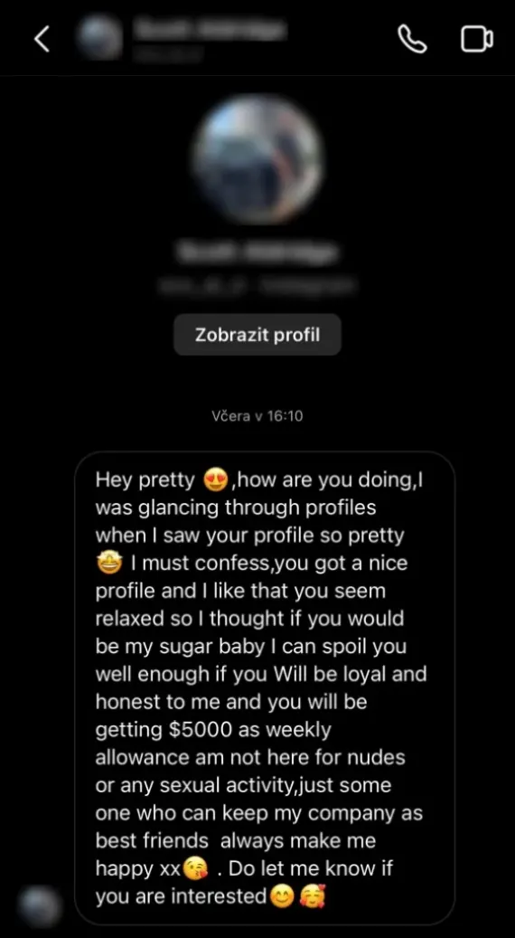 A direct message linked to a PayPal sugar daddy scam.